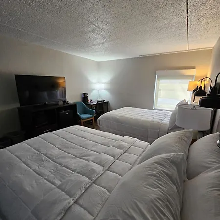 Germaine Inn South Portland Room photo