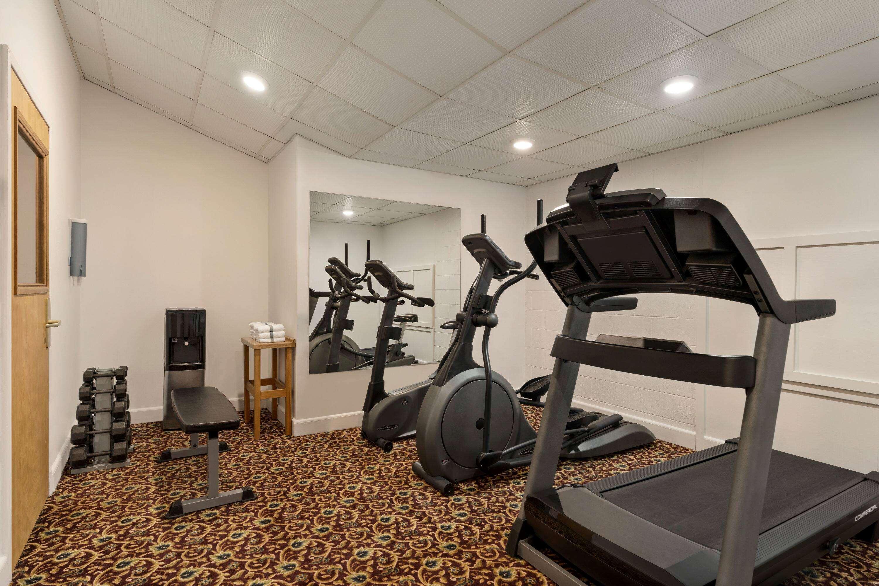 Hotel Howard Johnson by Wyndham South Portland South Portland